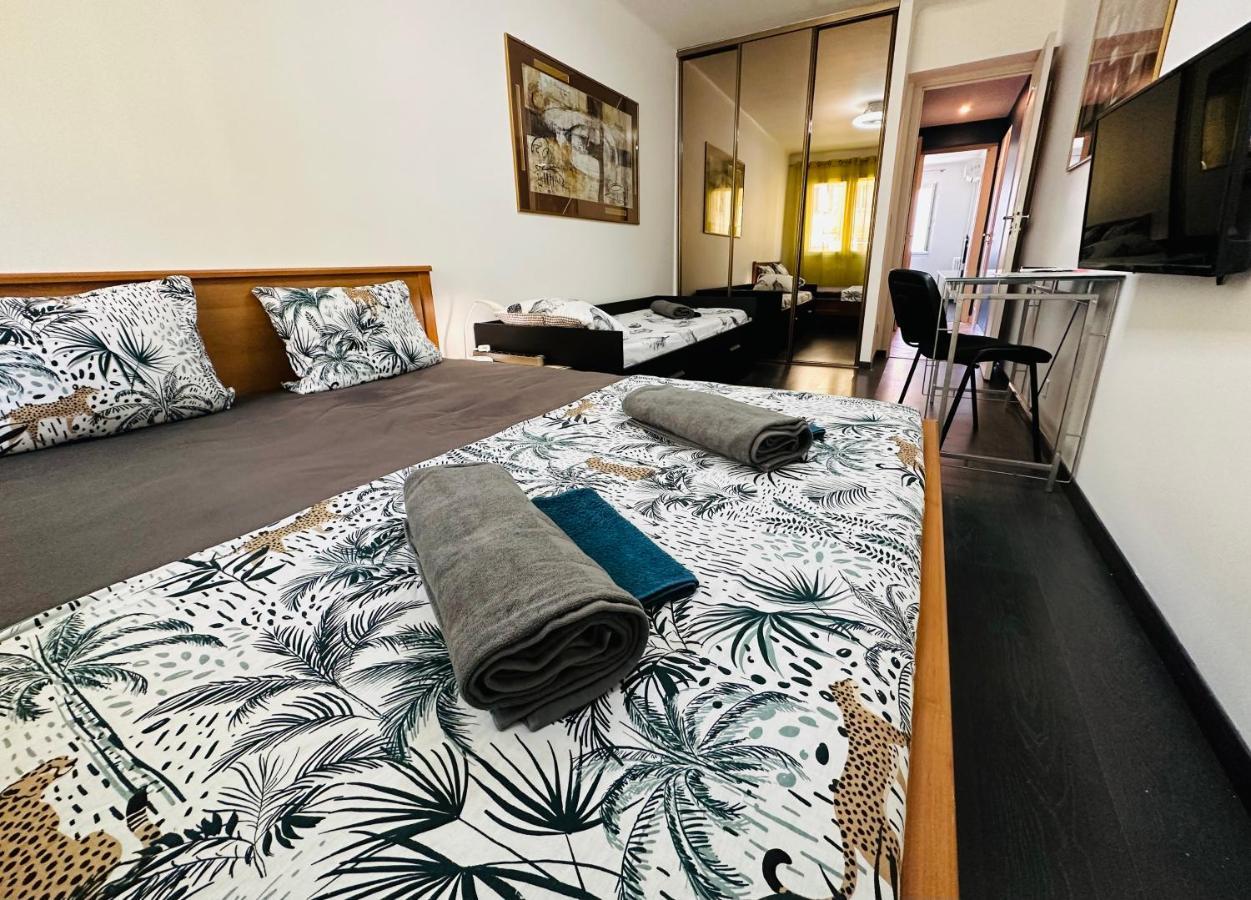 Appartement The - 3 Rooms, 3air Cond, 3tv, 3fans, 2 Wc, Wifi Everywhere 5min Aeroport, Train, Beach, 1min Tram, 15 Min Centre, Port, Parking Possible *