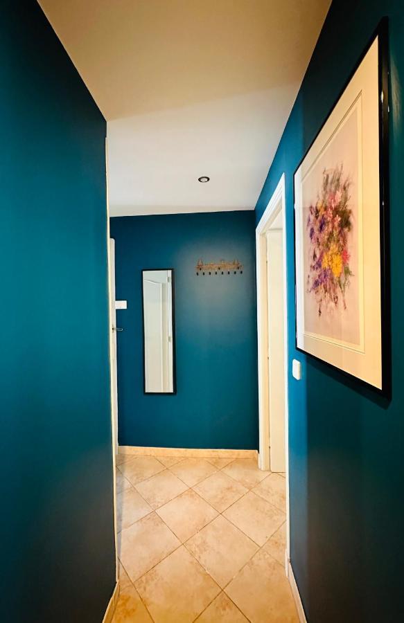 Apartamento The - 3 Rooms, 3air Cond, 3tv, 3fans, 2 Wc, Wifi Everywhere 5min Aeroport, Train, Beach, 1min Tram, 15 Min Centre, Port, Parking Possible *