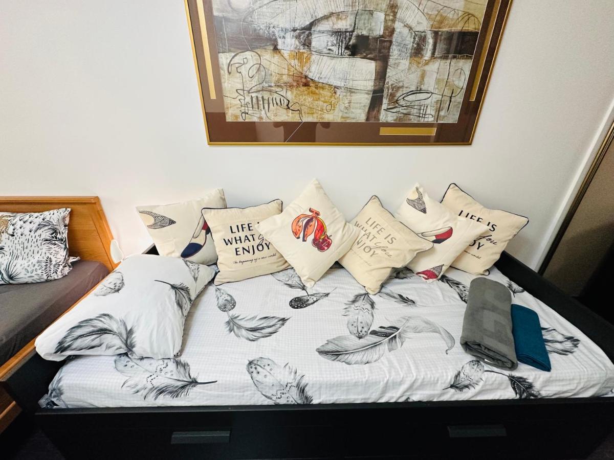 Appartement The - 3 Rooms, 3air Cond, 3tv, 3fans, 2 Wc, Wifi Everywhere 5min Aeroport, Train, Beach, 1min Tram, 15 Min Centre, Port, Parking Possible Nice
