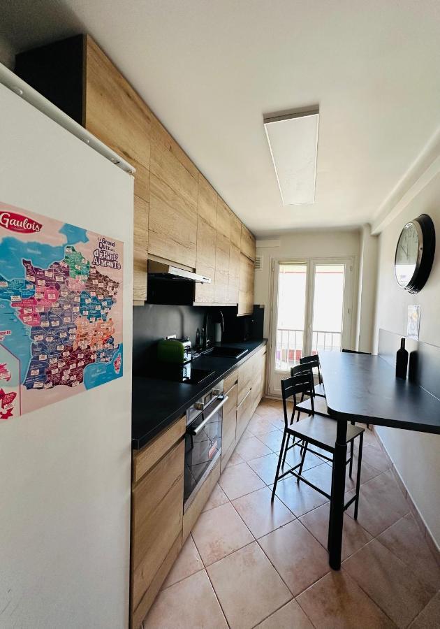 Appartement The - 3 Rooms, 3air Cond, 3tv, 3fans, 2 Wc, Wifi Everywhere 5min Aeroport, Train, Beach, 1min Tram, 15 Min Centre, Port, Parking Possible *