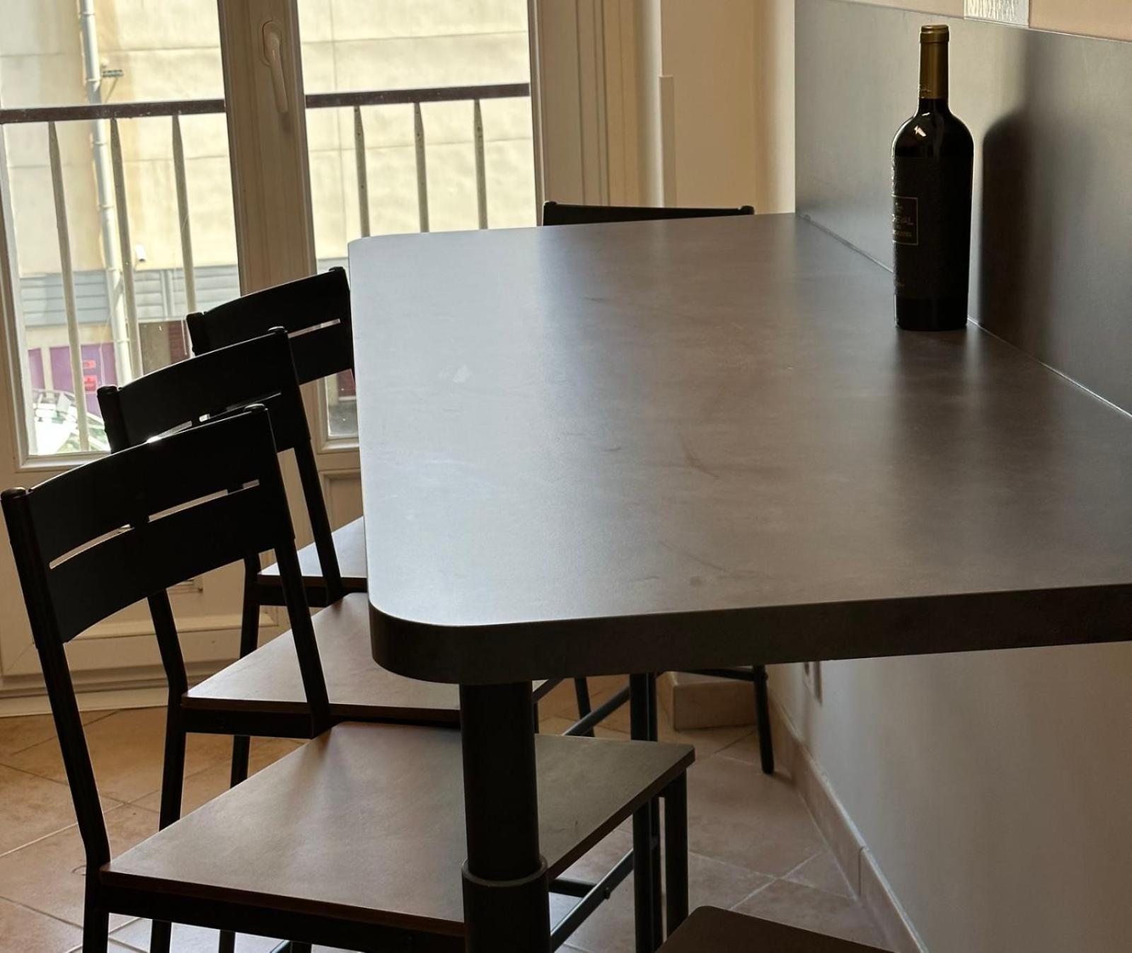 Apartment The Nice: Cozy 3-room Airport Getaway *