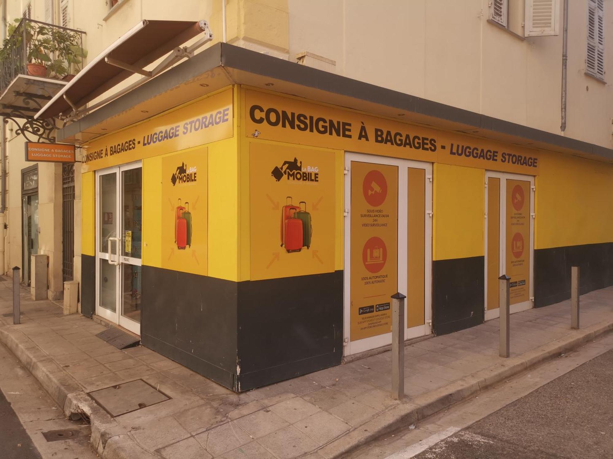 The - 3 Rooms, 3air Cond, 3tv, 3fans, 2 Wc, Wifi Everywhere 5min Aeroport, Train, Beach, 1min Tram, 15 Min Centre, Port, Parking Possible *